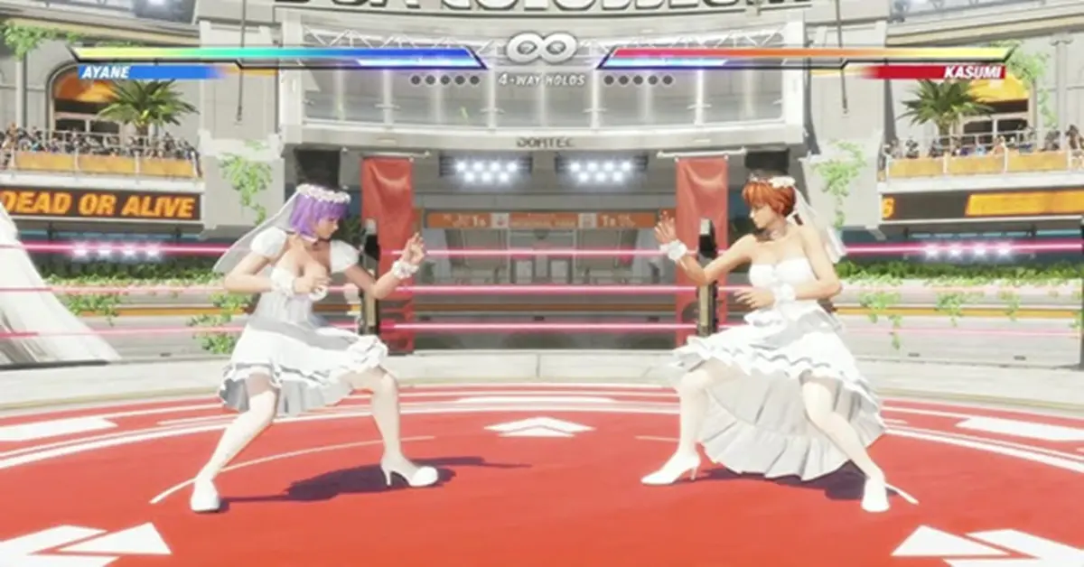 Kasumi e Ayane frente a frente numa arena bem iluminada em Dead or Alive 6 Last Round