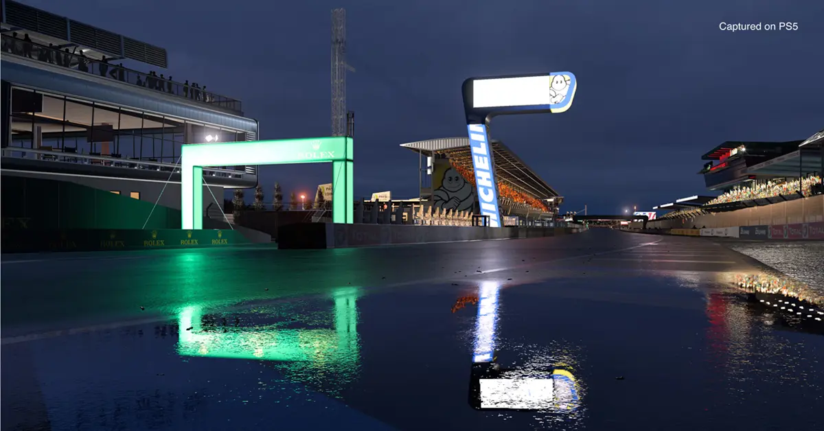 Jogabilidade de Gran Turismo 7 na PS5 destacando clima dinâmico e física de veículos
