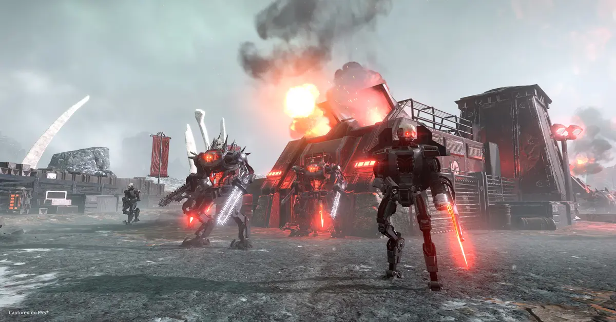 Quatro Helldivers fortemente blindados descendo para uma zona de combate hostil em meio a explosões planetárias