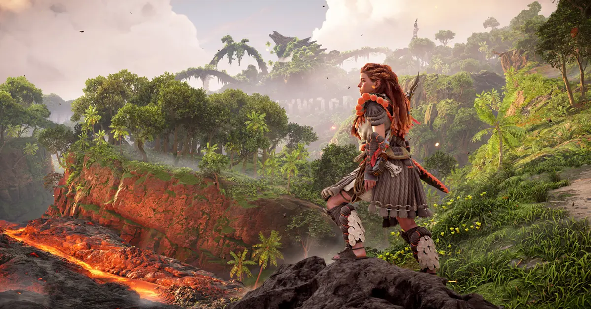 Aloy observando uma cidade pós-apocalíptica coberta de vegetação em Horizon Forbidden West Complete Edition no PC