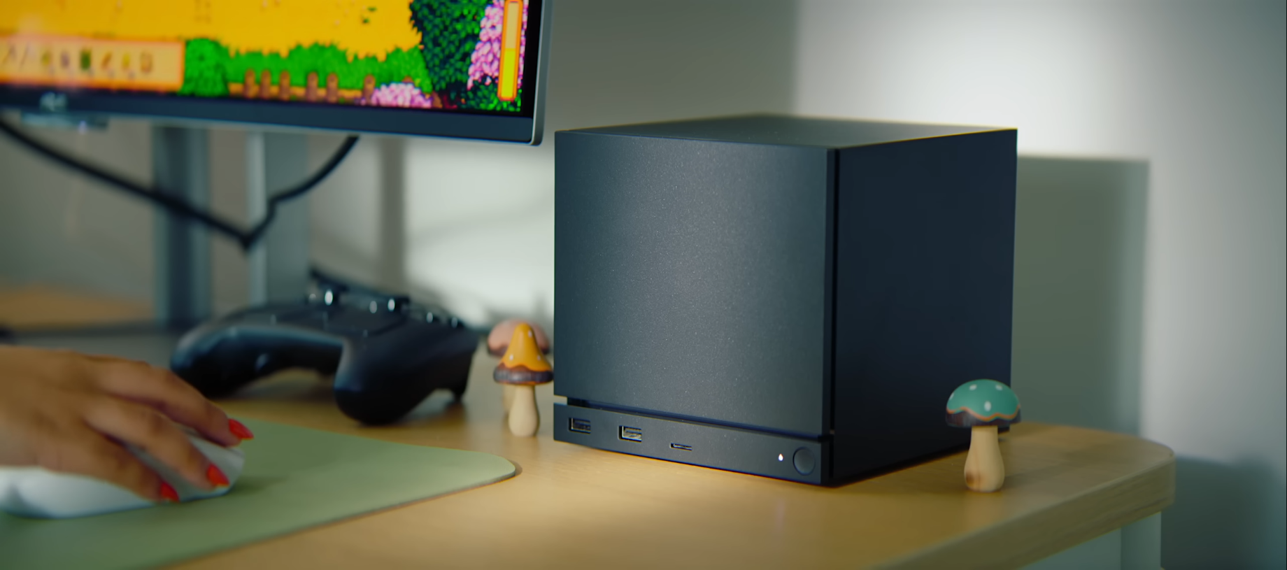 Steam Machine de perto numa secretária