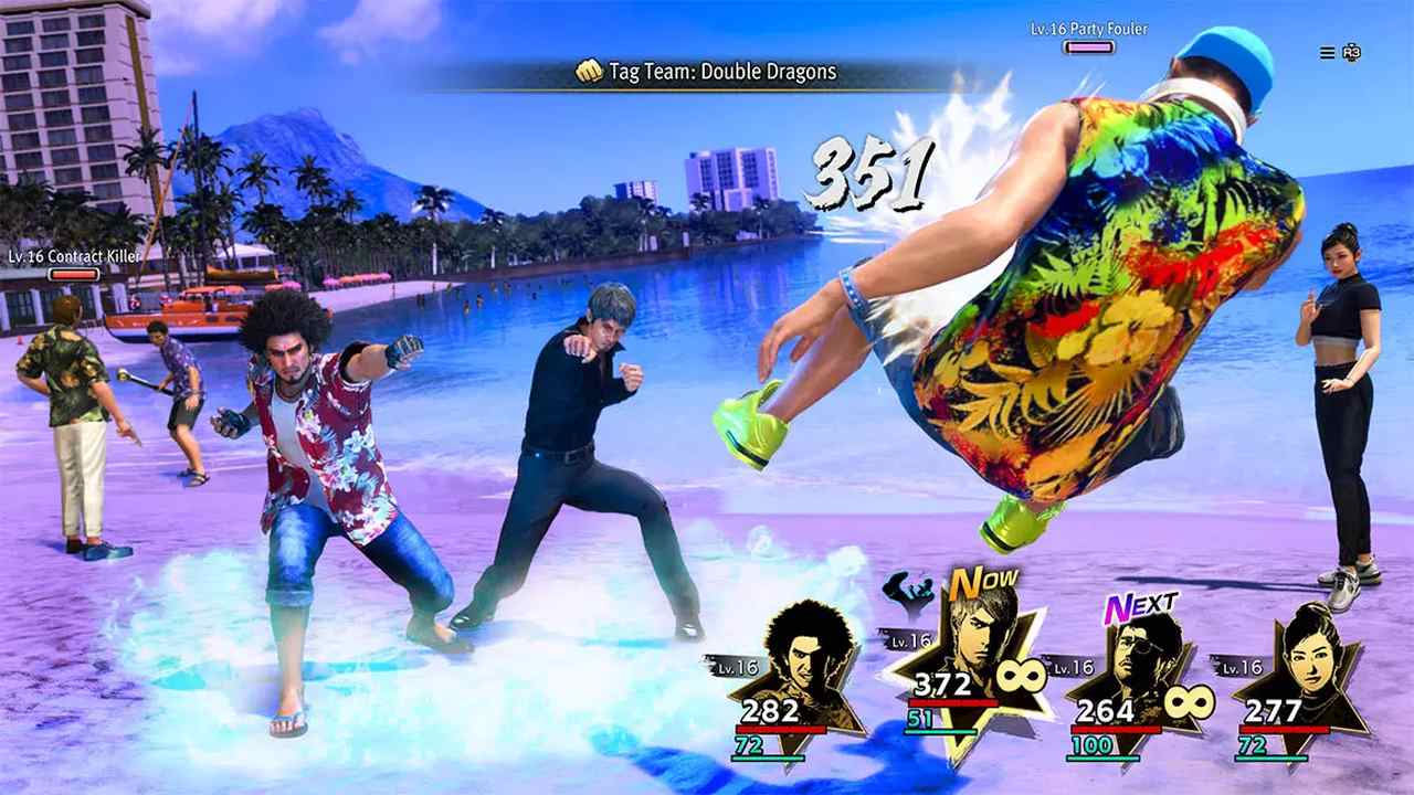 Like a Dragon: Infinite Wealth lutando contra Kasuga, Kiryu, Tomizawa e Fujinomiya